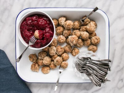 Mini Turkey Meatballs with Easy Cranberry Sauce Dip is a great (freezer-friendly!!) make ahead party appetizer. #appetizer #freezerfriendly #meatballs